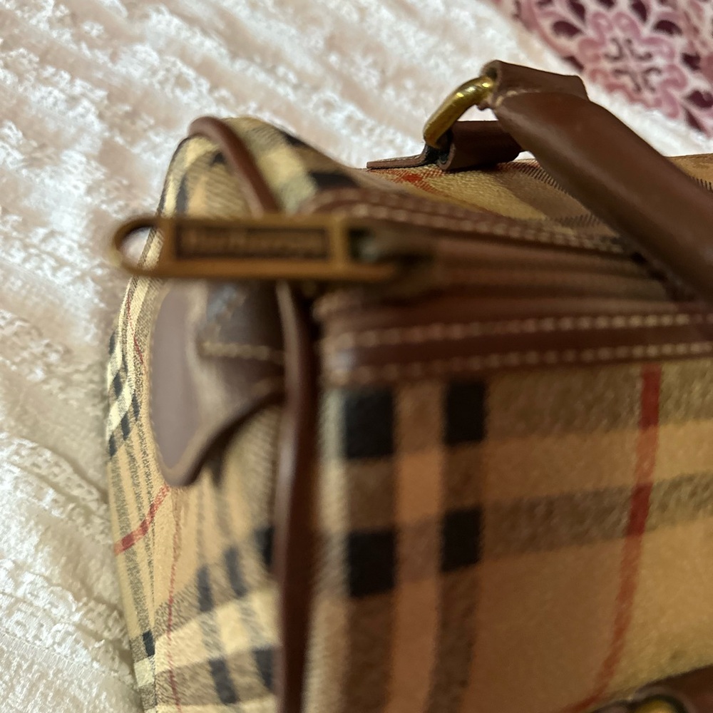 Classic Tan vintage boston burberry - Picture 3 of 9